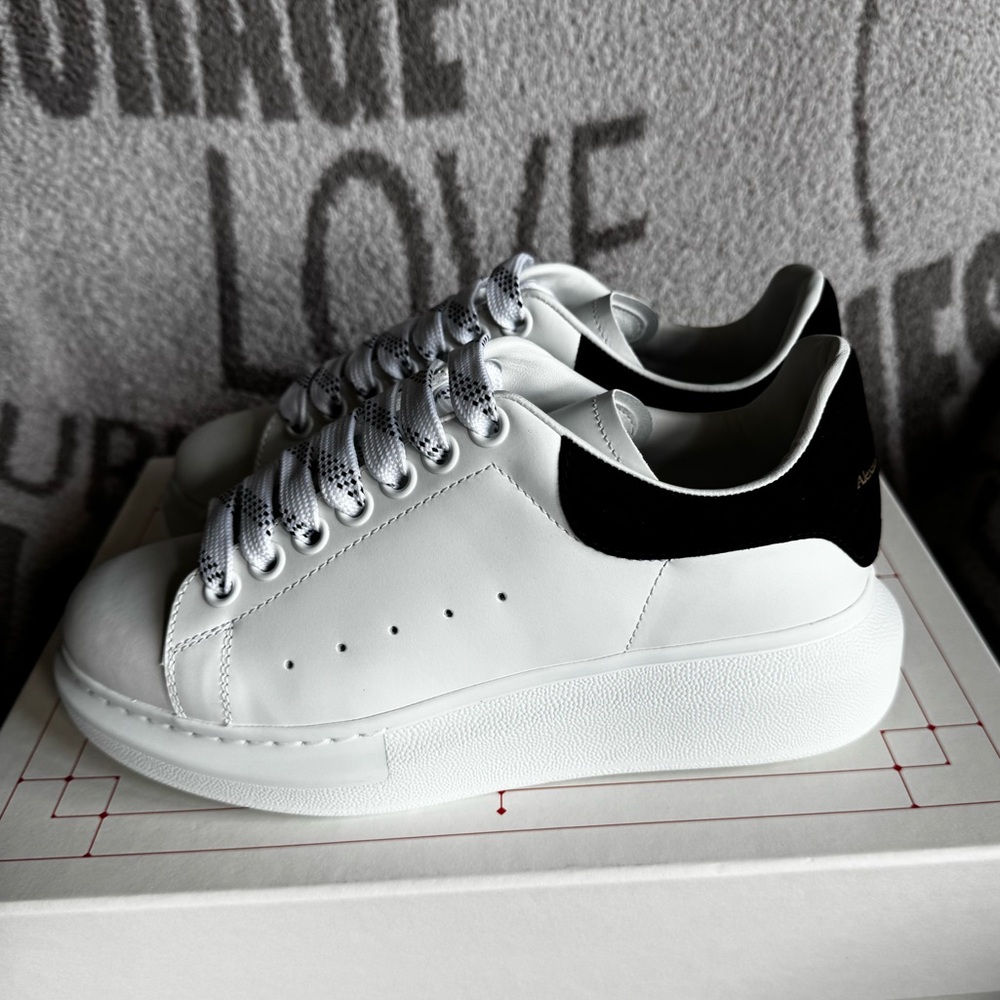 Alexander McQueen oversized sneaker white/black 37/7 NWT